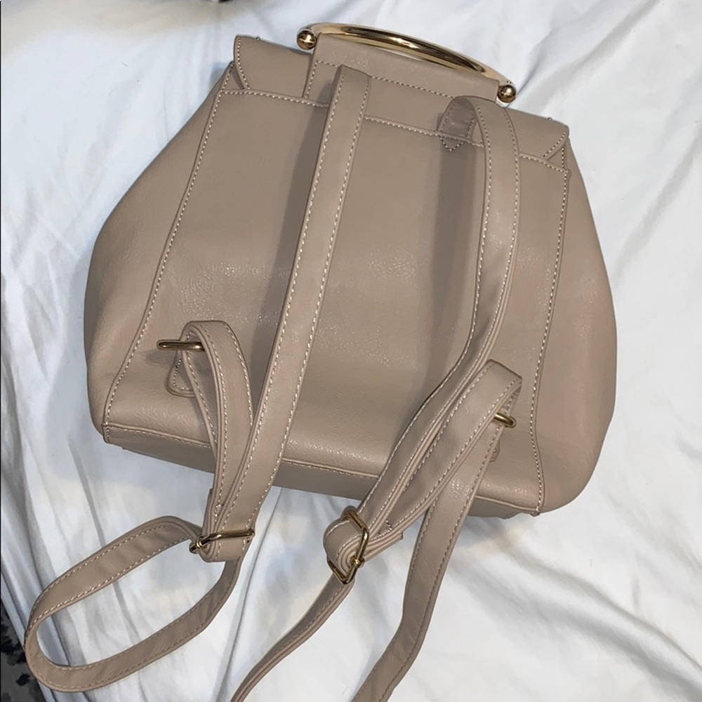 Backpack - Picture 2 of 9